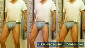 Alejandro mistral nuevamente en calzoncillos blanco y azul