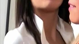 Omule, aceste chiloți aurii strălucitoare PVC, se potrivesc perfect, știi!