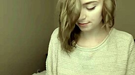 Lillexie Masturbates on Webcam Live