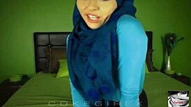 I love this sexy arab hijabi twerking