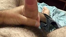 punheteiro enjoying some solo fun 😜