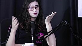 Brazilian Teen Yumi Trap Transsexual in Painless Anal Sex Guide