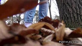 Naravna evropska amaterka sesa in jebe velik kurac na prostem