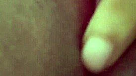 Indian babe rubs slutty cunt before work