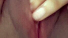 Indian babe rubs slutty cunt before work