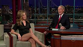 Jennifer Aniston předvádí své úžasné horké nohy