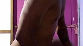 Pożeranie gorącej brazylijskiej milfy po naprawie prysznica w dzikim akcji