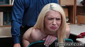 틴이 공공장소 차에서 빨다가 도둑질 시도하다 경찰 가까이