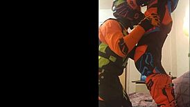 Ne verujem da sam dobila puhanje od motocross tipa, tako vruće!