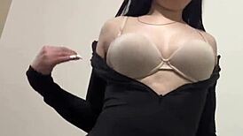 little girl meets a fan and leaves with him