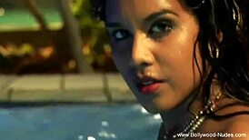 indian naked beauty dances teasingly, feeling the softcore vibe again