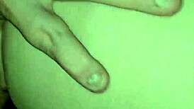 Cum disemprot dalam ke bibir memek milf tua tebel