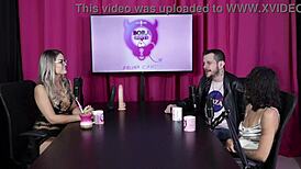 Um dos fetiches era ter o dedo chupado enquanto fodia a buceta e o outro era passar o bife no corpo nu - espuleta e himeros mansion sheer red