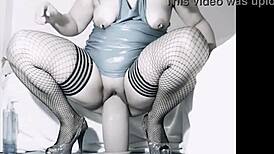 latina cougar feels wild stretching with Hankey's XXL toy