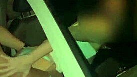 quando o marido entrega sua linda esposa ruiva a dois negros dotados no terreno abandonado?