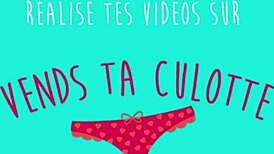 Superbe jeune amatrice nue se doigtant la chatte - Valentinax