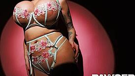 Pawg Pornstar Joslyn James Fucks With Big Ass In Spotlight