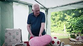 Teen Pussy Sucked And Smashed By Old Cock In Garage Cowgirl Cumshot