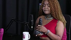 Sort Duquesa’s gennemsigtige røde lingeri afslører vækker dyb lyst