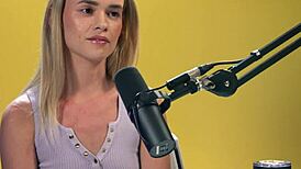 어, 내 털 많은 작고 귀여운 18+ 보지를 손가락으로 만져봐, 앗!