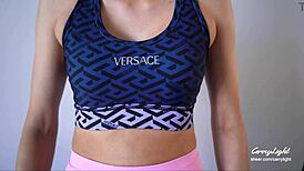 OMG! Η μαμάρα πιάνει τον γιο με στύση και τον κάνει να τελειώσει γρήγορα στη μούσα της!