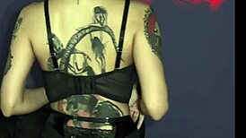 This hot latina brunette pleasures herself with a dildo on the couch 😈