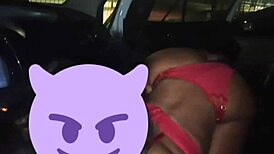 esposa de quatro para desconhecidos no dogging e o corno batendo punheta 🐶