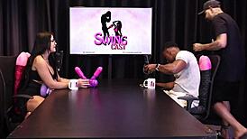 Gostosa perde no jogo da punheta e tira a camisa mostrando seus grandes peitos - will mastro sheer red