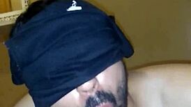 Îi sug prietenului până ejaculează