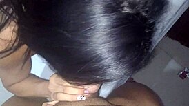 Латиночка ставит жопу на кон и кончает