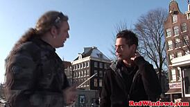 Човече, овај крупни план црвено светло секс са заносном курвом је нестваран!