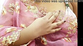 Vietnam sexy girl flaunts her stunning boobs