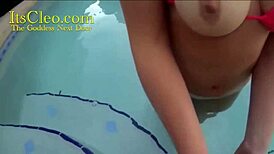 Gagging cock suckers Cleo and Annie Knight cum underwater, wow! 😲