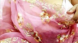 Vietnam sexy girl flaunts her stunning boobs