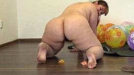 Fat girl pops balloons in pantyhose