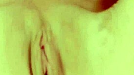 Cheeeeekymissy Gaps Extreme Close-Up Shaved Pussy