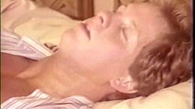 Nakal Dengan 3 Pelacur Sorority Retro Yang Liar Dalam Aksi