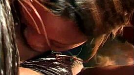 Hey, mahu tengok pantat hitam dan pepek merah jambu di luar rumah di USA?