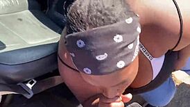 Thot gets mad while sucking dick in public lol 😡🍆