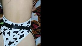 Moja siostrzenica tańczy dembow w gorącym stroju i pozwala patrzeć