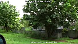 Tvrdý sex s 18letou blondýnkou venku teď!