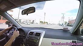 Remaja amatir 18+ dapat cum untuk duit di aksi hardcore outdoor publik