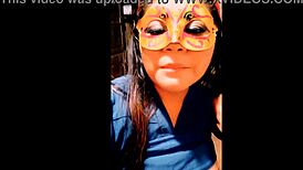 ella sale temprano del trabajo y llega tocandose el cuerpo sexy cantando regueton