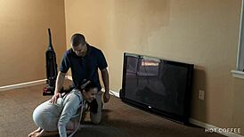 Damn, curvy Latina wife bangs the cable guy while husband’s outta country!