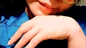 ella sale temprano del trabajo y llega tocandose el cuerpo sexy cantando regueton