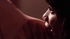 Angela White et Jenna Foxx lèchent nichons et doigtent en bureau !