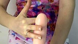 Søde brunette Anna Sky i lingam massage POV video