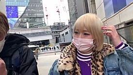 Уау, поразен съм от пръскането на тази гърдеста мадама в червено бельо, кримпай лудост без спиране!