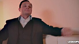 Mani in alto per questo selvaggio threesome privato DJ con azione milf calda