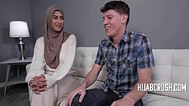 arab girl in hijab recreates leaked clip to erase it from web - hijabcrush